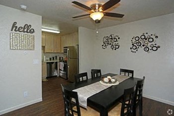 Model Photo Dining Room